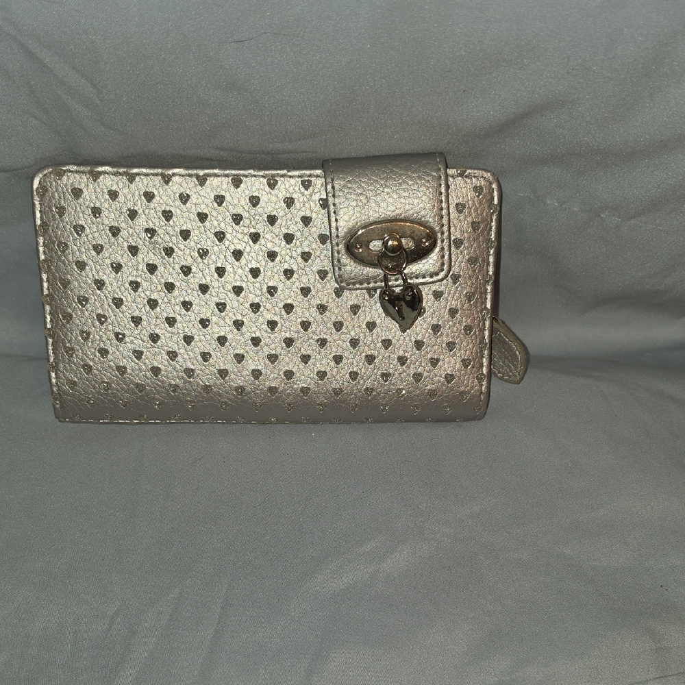 Metallic Heart-Perforated Women's Wallet - Silver With Glitter Hearts